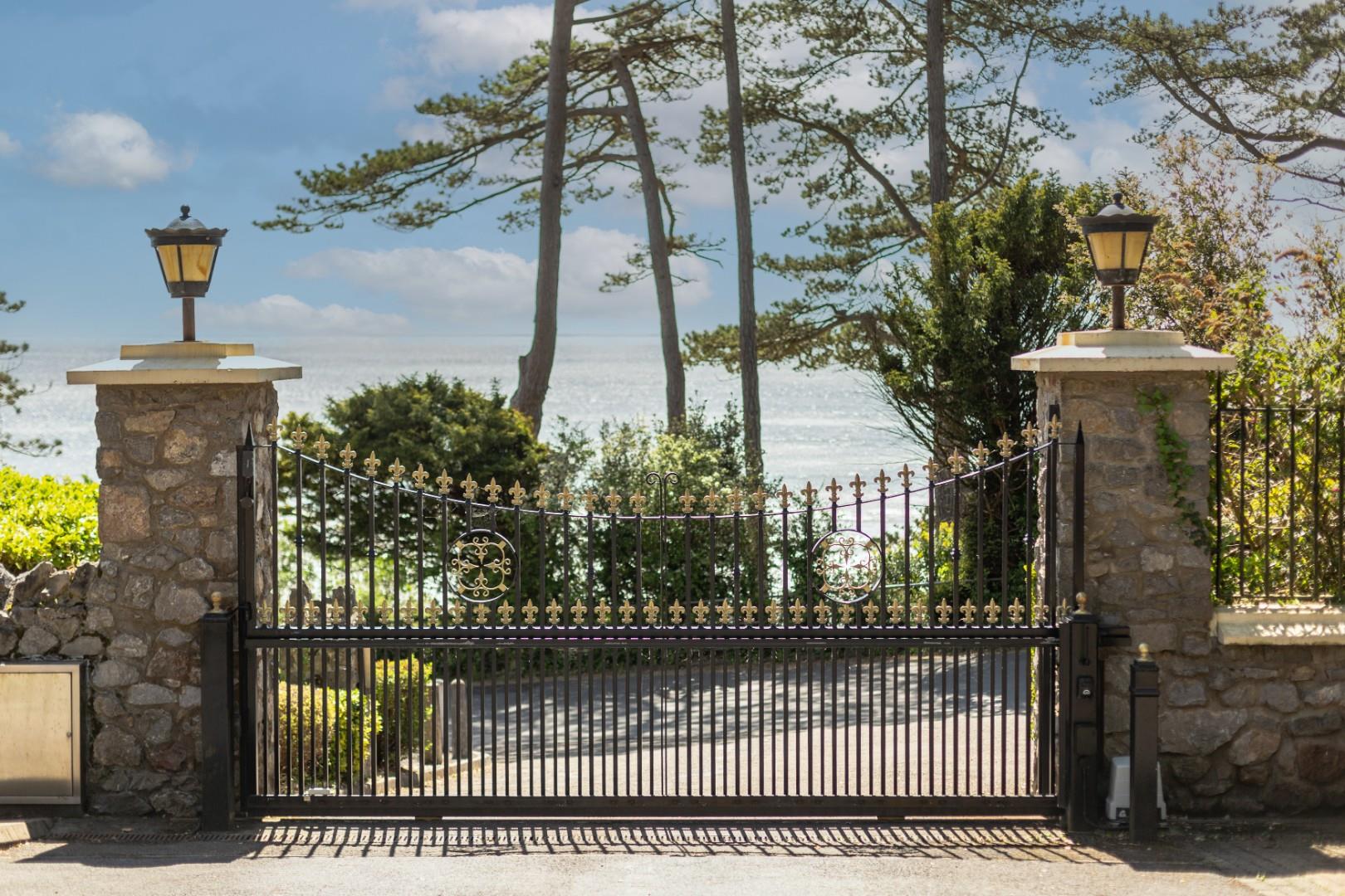 Caswell Bay Court, Caswell Road, Caswell, Swansea, SA3 4RY